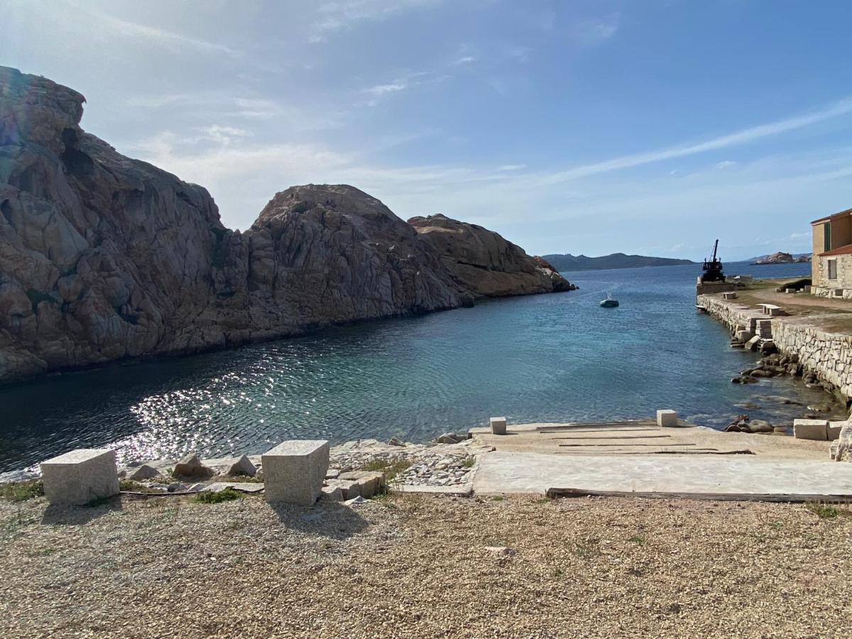 Appartamento Il Paguro A Cala Francese La Maddalena  Bagian luar foto