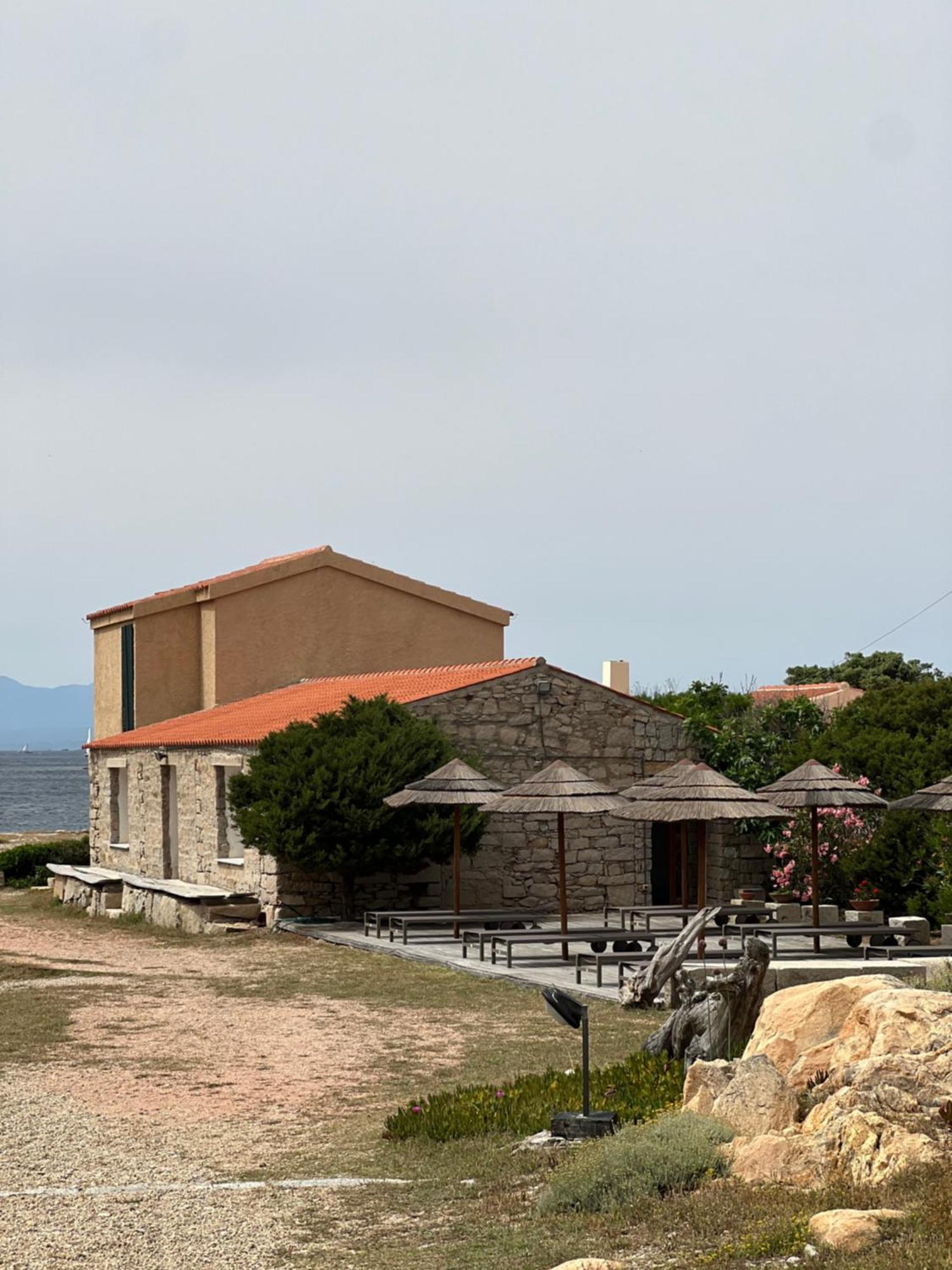 Appartamento Il Paguro A Cala Francese La Maddalena  Bagian luar foto