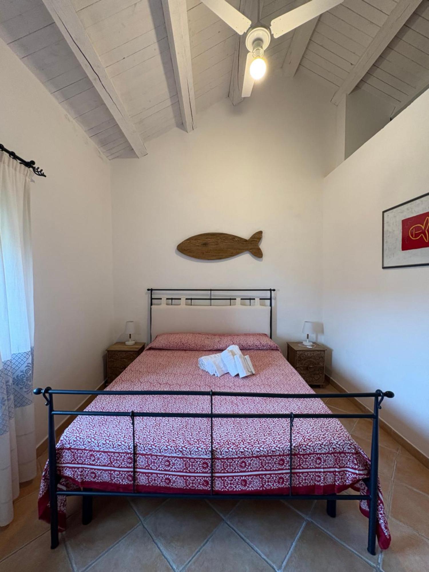 Appartamento Il Paguro A Cala Francese La Maddalena  Bagian luar foto